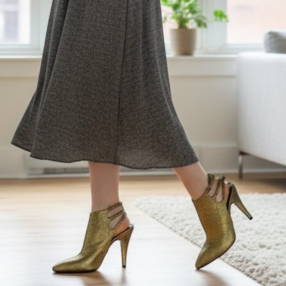 Sigerson Morrison Ankle Bootie Women 8.5 Gold Metallic Honeycomb Buckle Stiletto